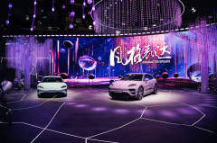 全新纯电动Macan与中国专属新款Taycan 4耀临展台